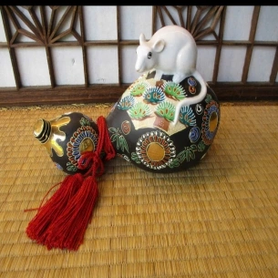 ✨ CÂY QUẢ ĐỎ PHA LÊ – ĐIỂM NHẤN SANG TRỌNG CHO KHÔNG GIAN SỐNG