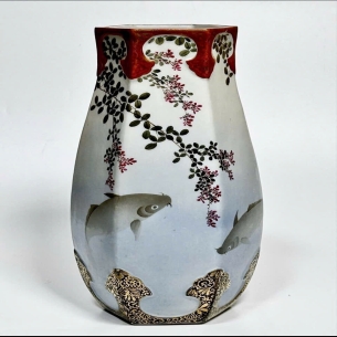 Bình lục giác sơn hoạ tiết cá chép  phong cách Nagoya thời Minh Trị