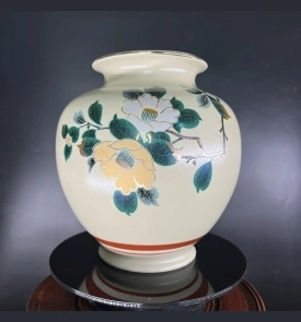 Bình hoa Kutani vẽ chim muông hoa lá