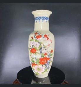 Bình hoa Satsuma đen hoạ tiết mạ vàng tinh tế