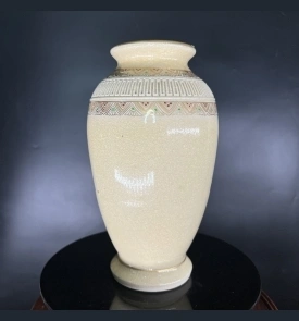 Bình hoa Satsuma đen hoạ tiết mạ vàng tinh tế