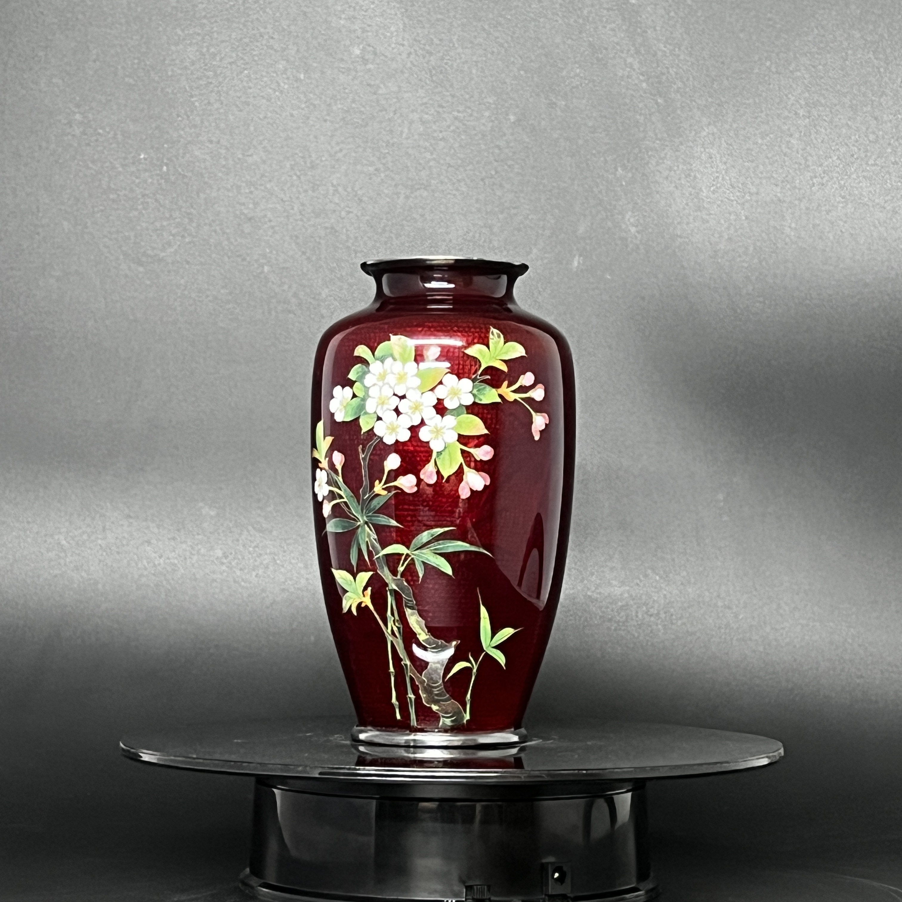 Bình hoa Cloisonne Shippo đỏ đô hoa mận trắng