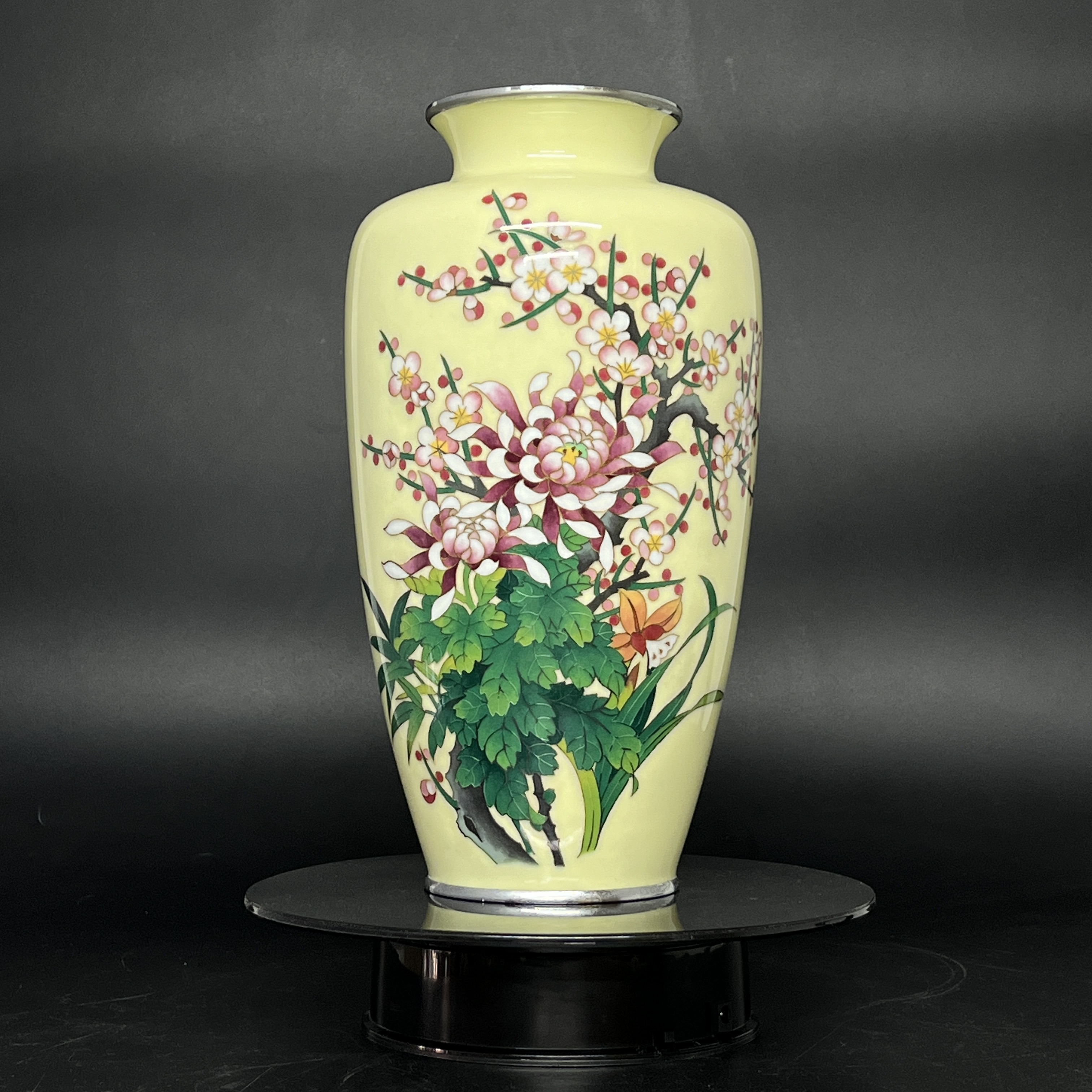 Bình hoa Cloisonne Shippo hoa mận, hoa mai, hoa cúc