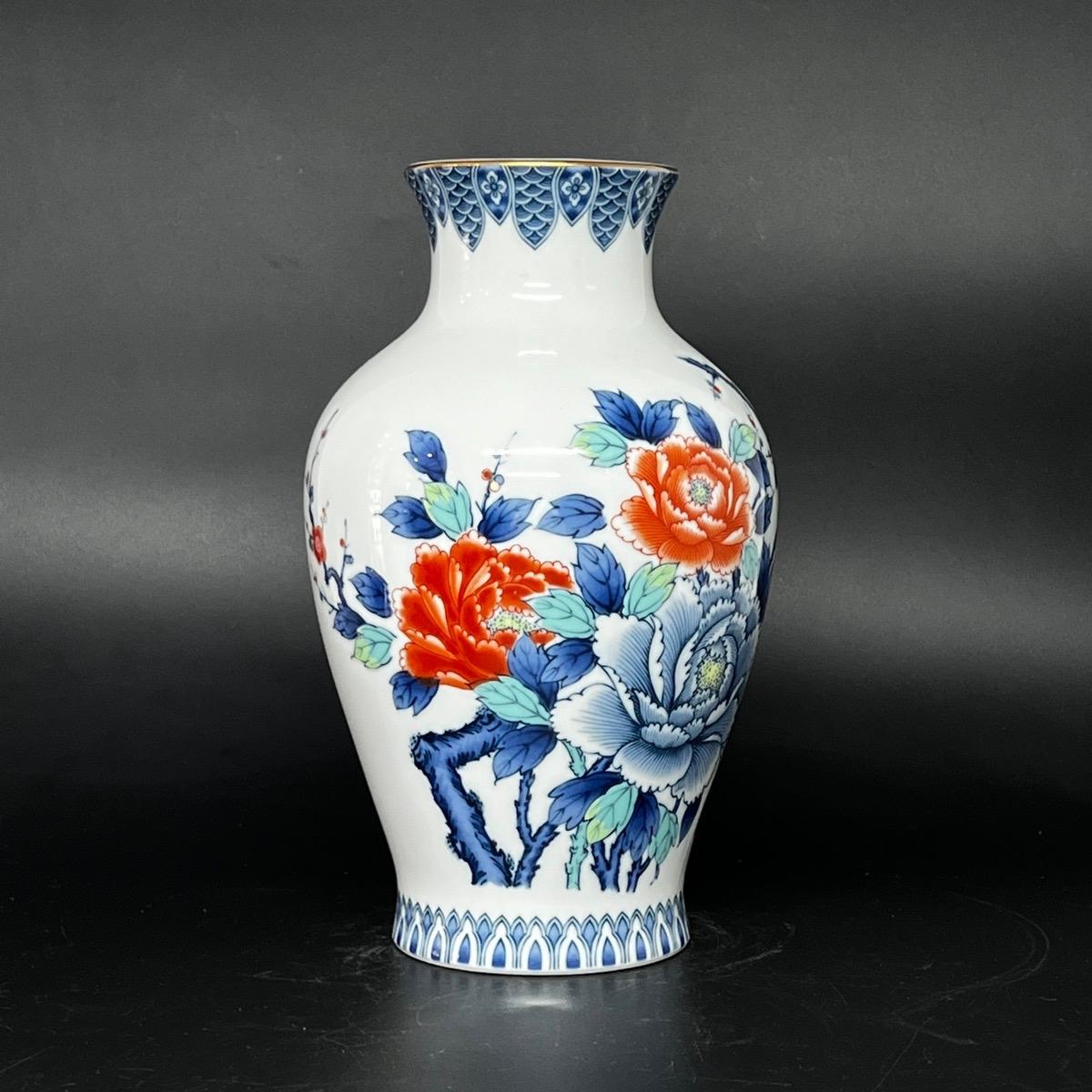 Bình hoa Imari hoạ tiết hoa mẫu đơn