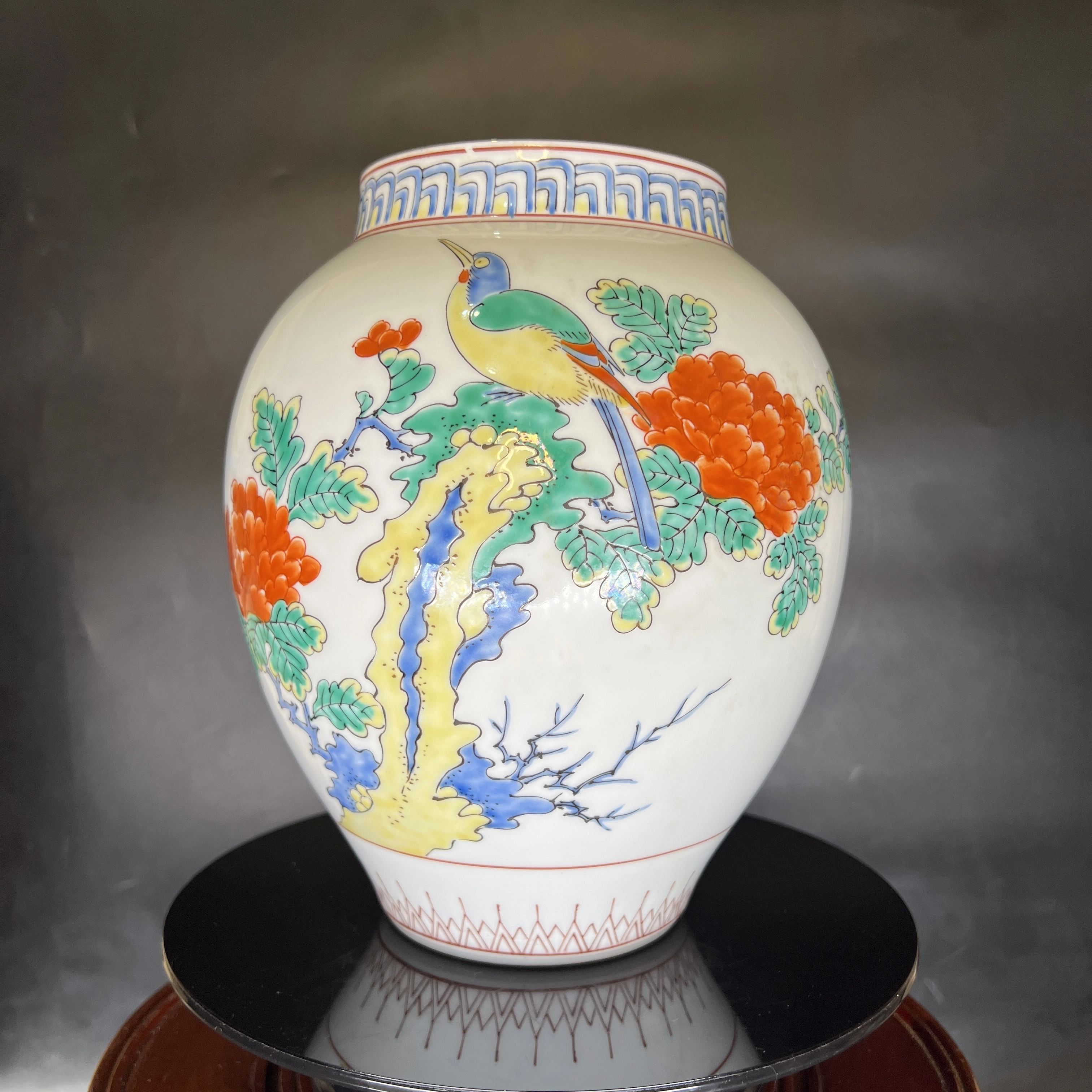 Bình sứ 3D Nhật Bản cổ điển có tay cầm đôi và hình thiên thần