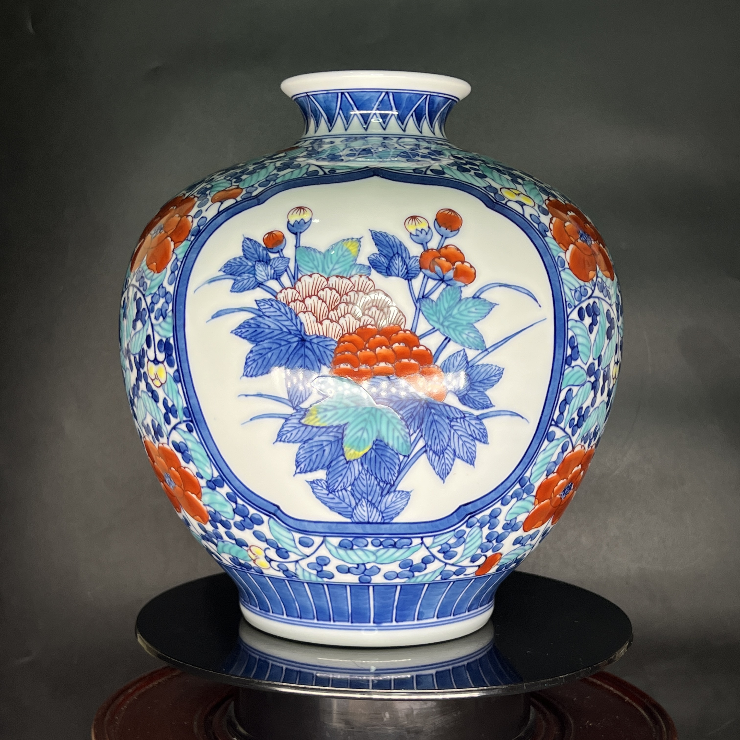 Bình hoa Imari Nhật bản vẽ hoa lá mùa xuân