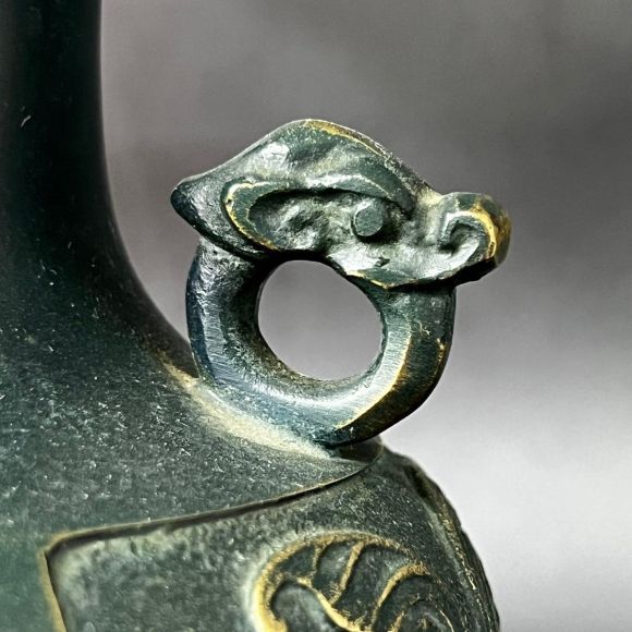 Bình đồng chạm khắc phượng hoàng