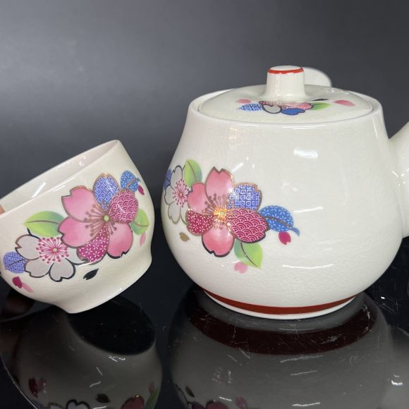 Bộ ấm trà họa tiết cánh hoa đào